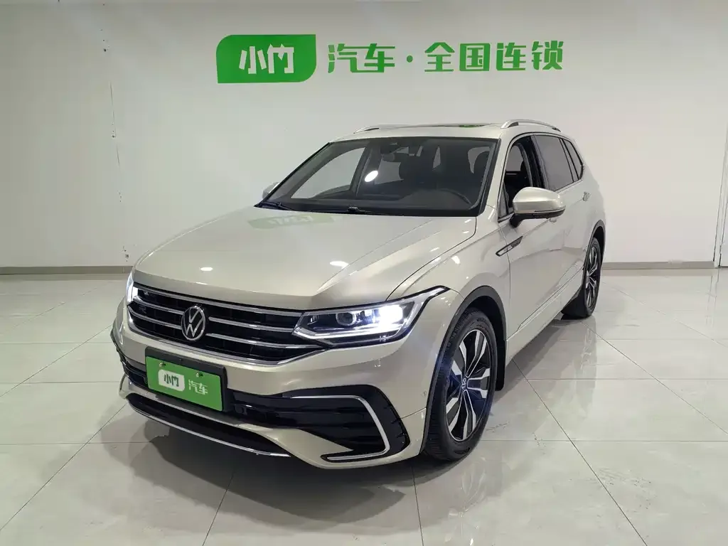 Volkswagen Tiguan L — фото 1