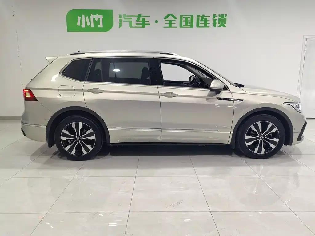 Volkswagen Tiguan L — фото 4