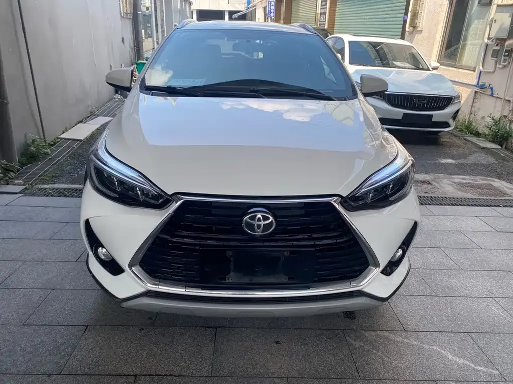 Toyota Yaris L — фото 2