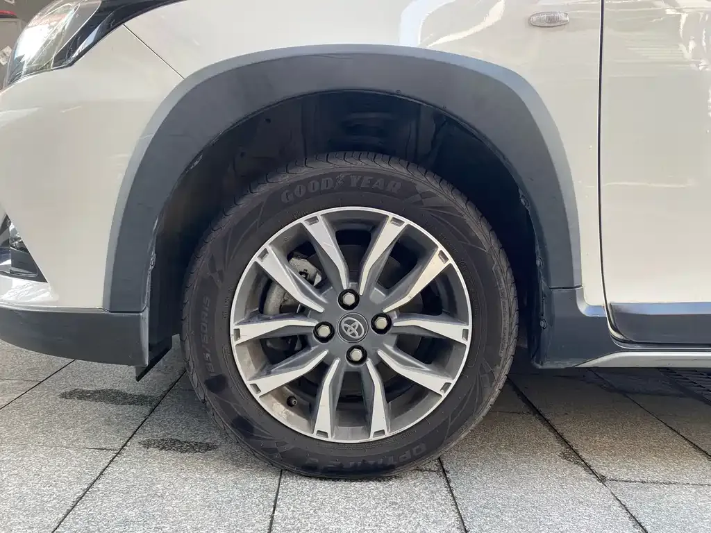 Toyota Yaris L — фото 4