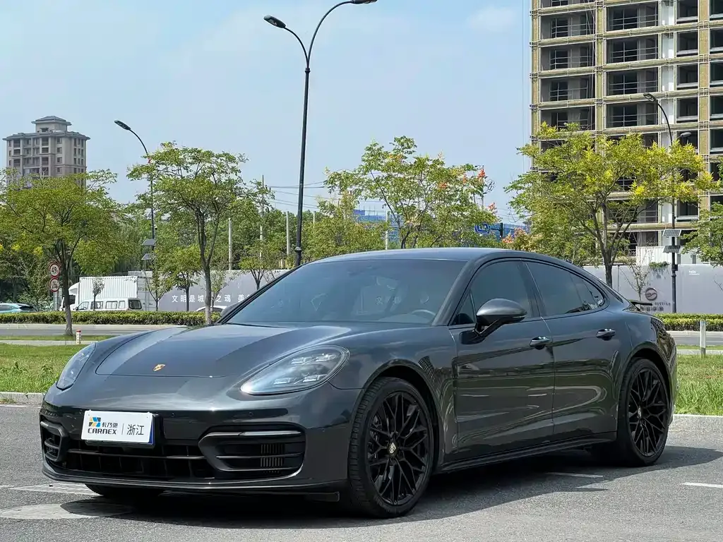 Porsche Panamera — фото 1
