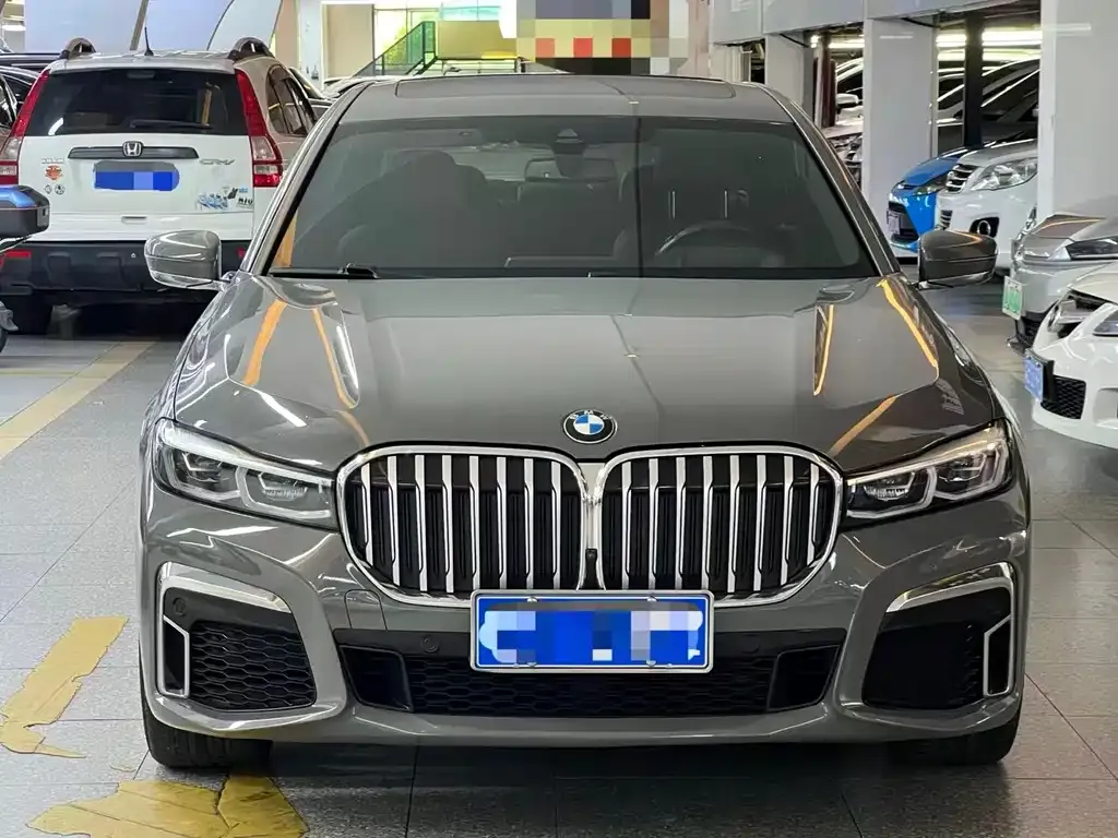 BMW 7 Series — фото 1
