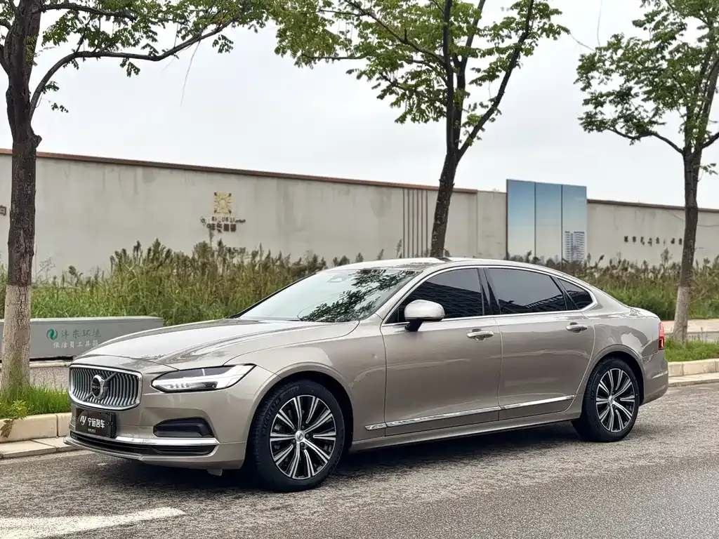 Volvo S90 — фото 1