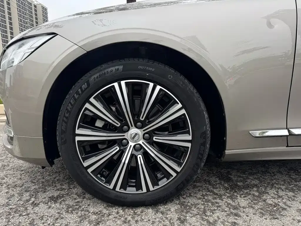 Volvo S90 — фото 3