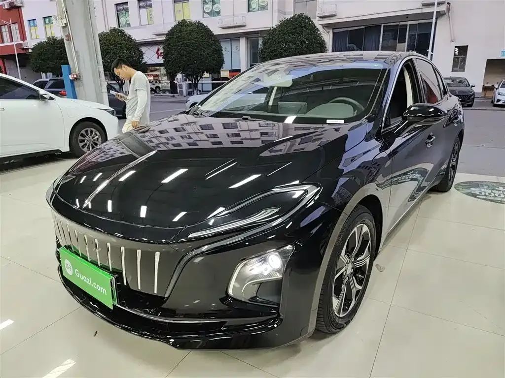 Hongqi E-QM5 — фото 1