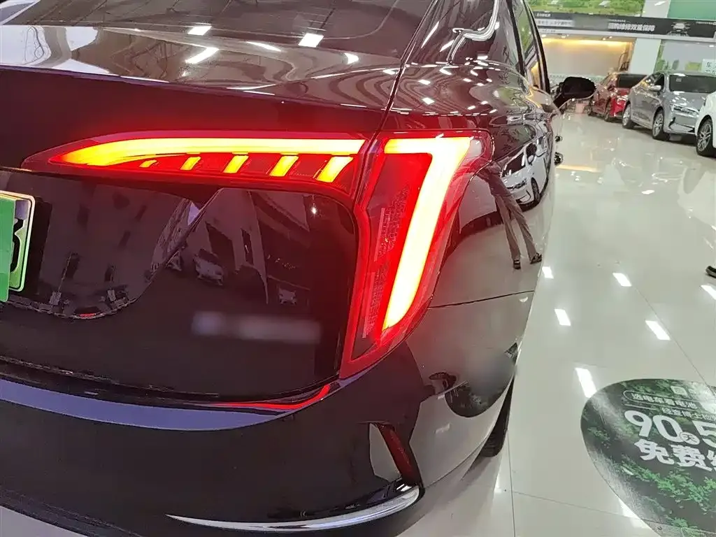 Hongqi E-QM5 — фото 8