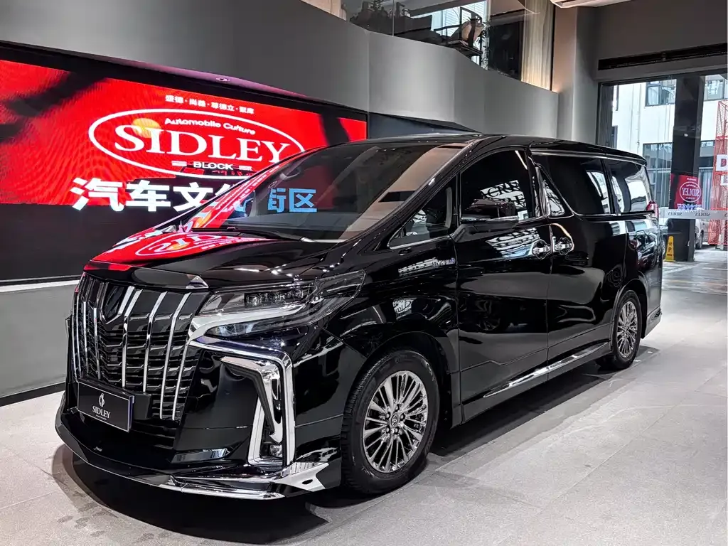 Toyota Alphard — фото 1
