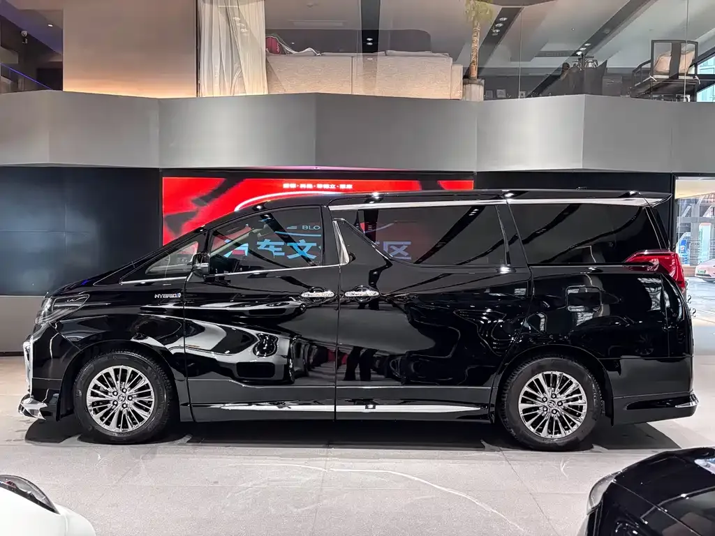 Toyota Alphard — фото 3