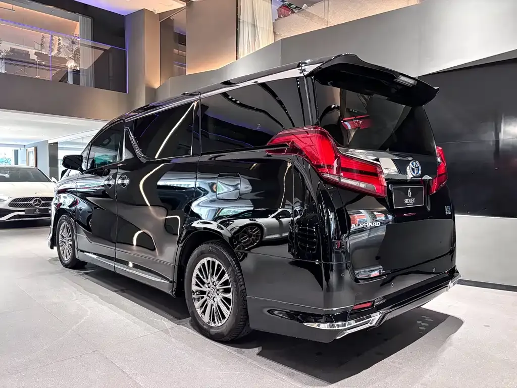 Toyota Alphard — фото 4