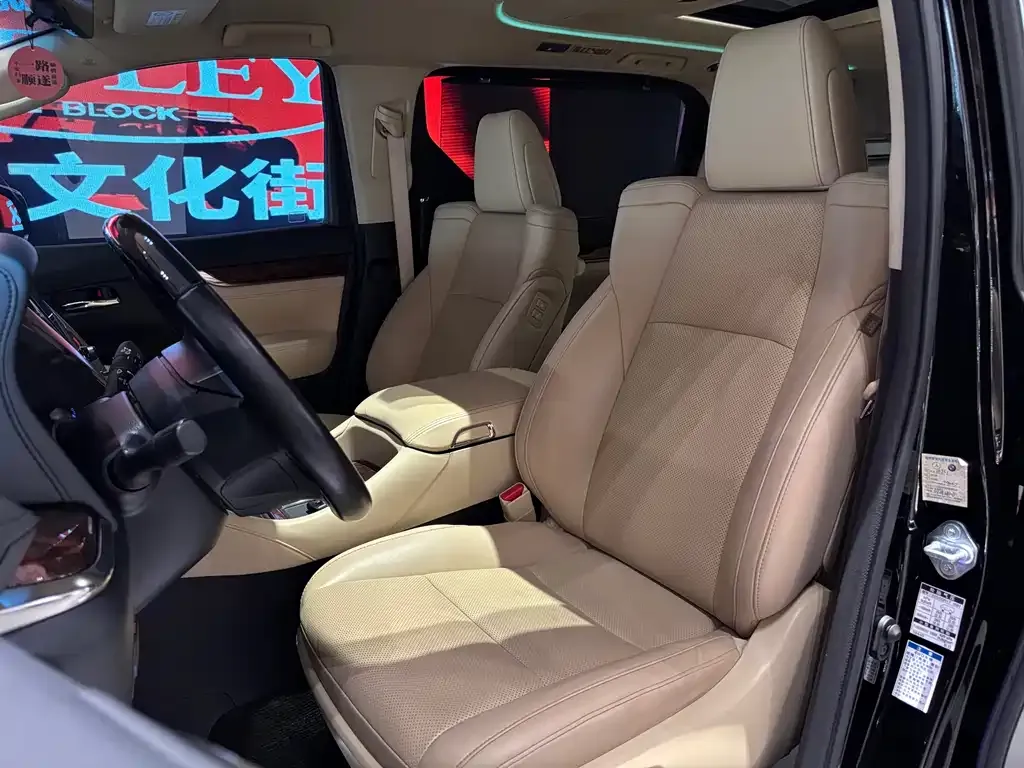 Toyota Alphard — фото 7