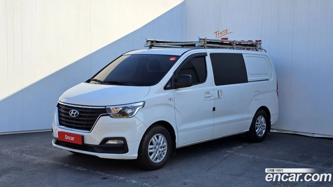 Hyundai Starex — фото 1