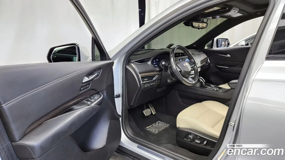 Cadillac XT4 — фото 10