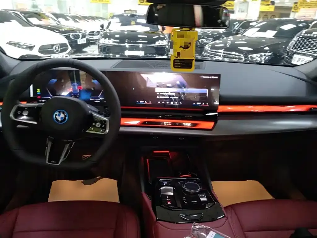 BMW i5 — фото 10