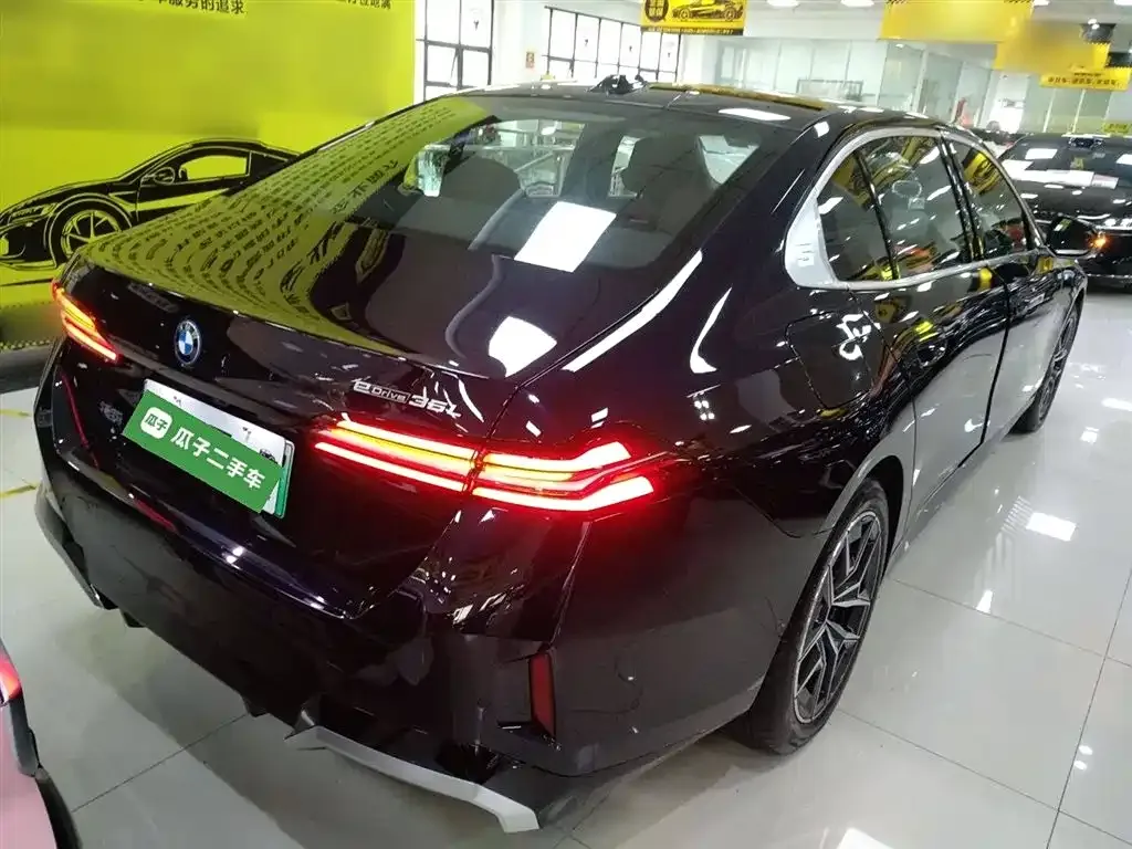 BMW i5 — фото 7