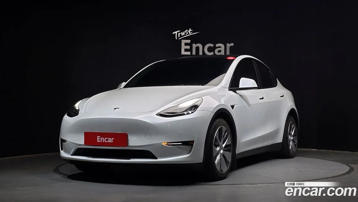 Tesla Model Y — фото 1