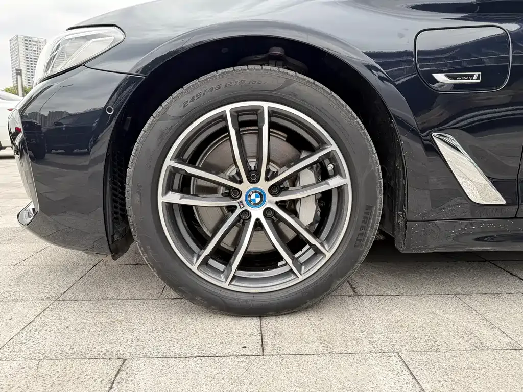 BMW 5 Series New Energy — фото 10