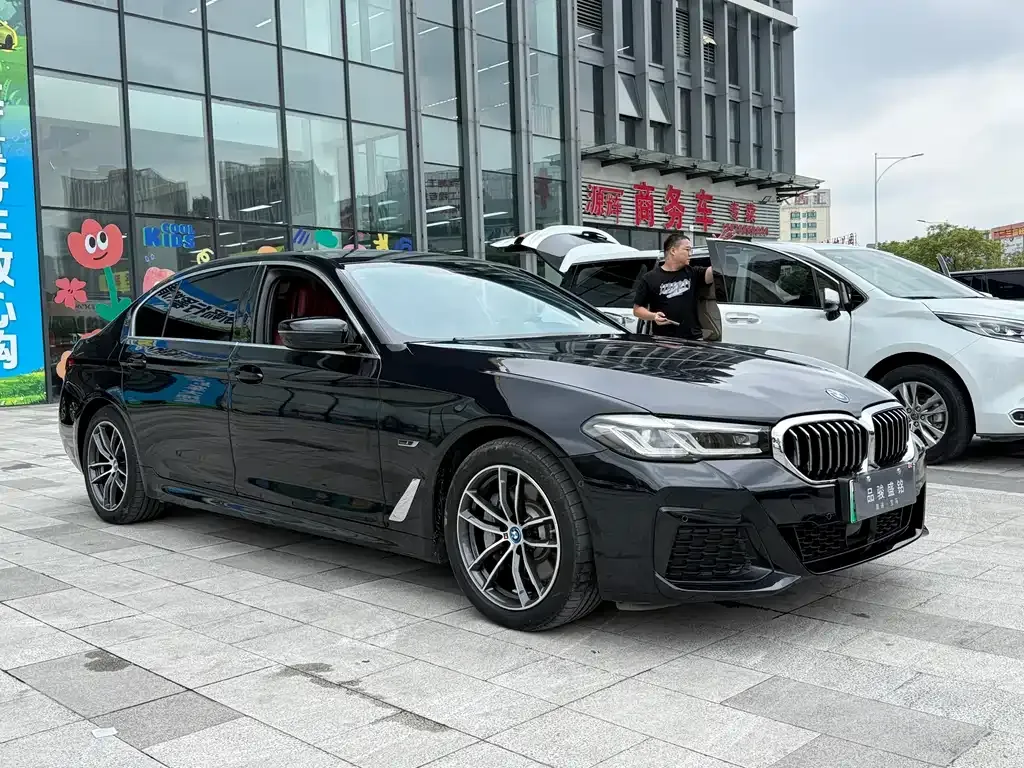 BMW 5 Series New Energy — фото 3