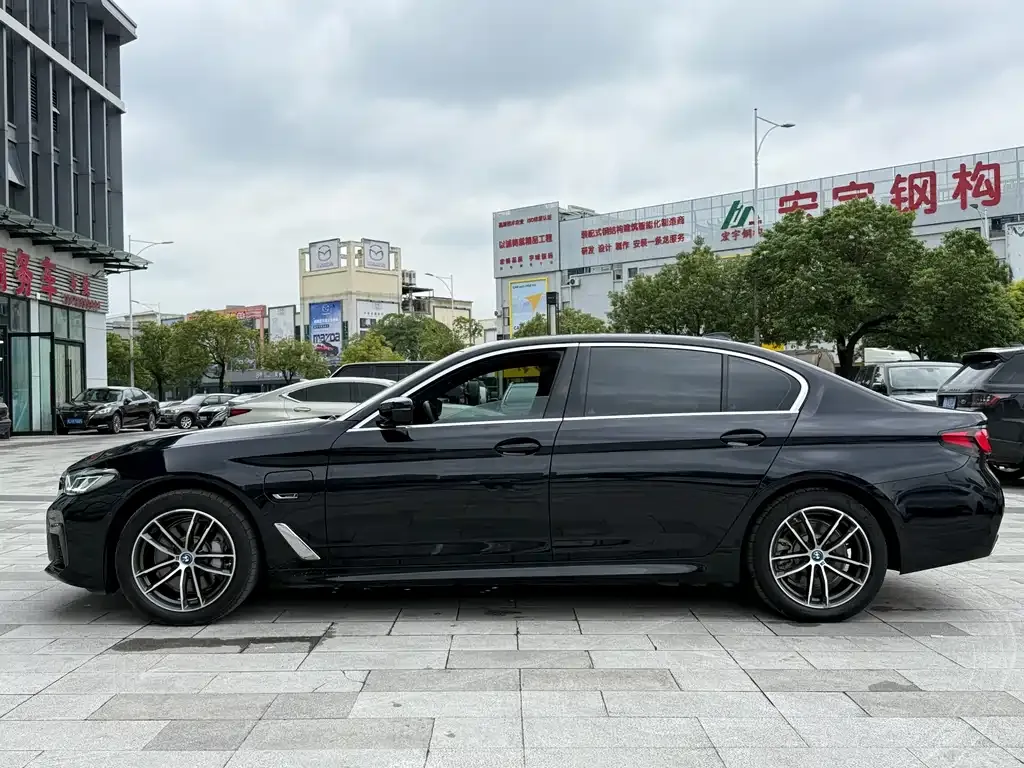 BMW 5 Series New Energy — фото 4
