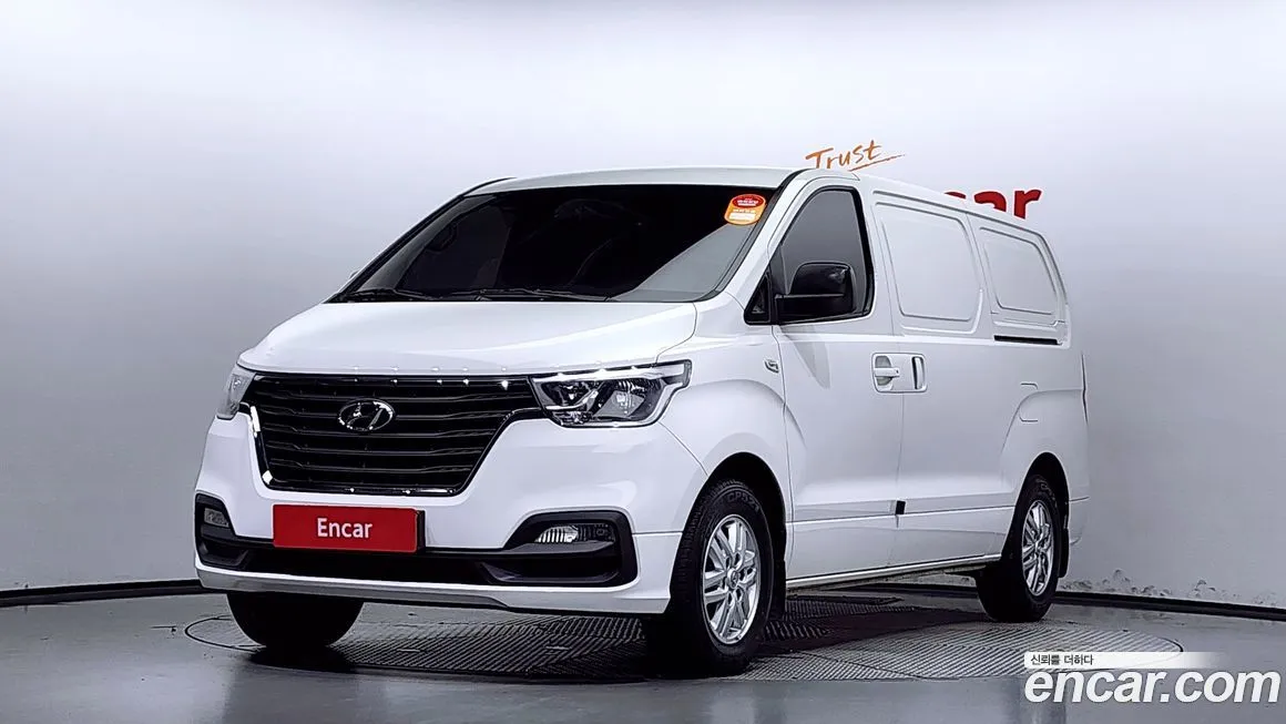 Hyundai Starex — фото 1