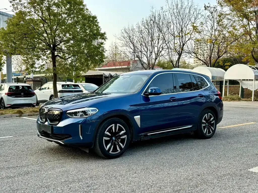 BMW iX3 — фото 1