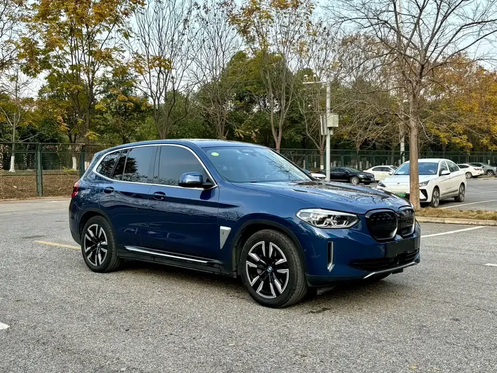 BMW iX3 — фото 3