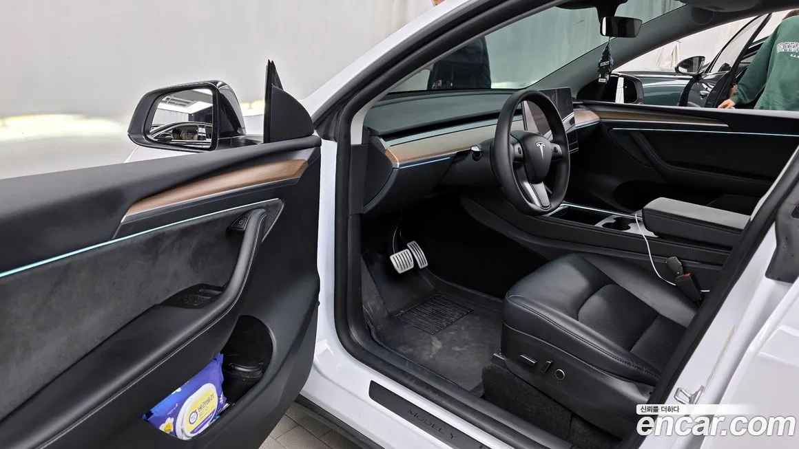 Tesla Model Y — фото 10