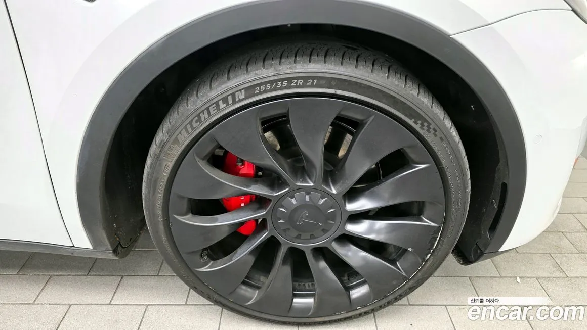 Tesla Model Y — фото 5