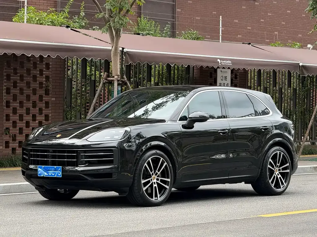 Porsche Cayenne — фото 1