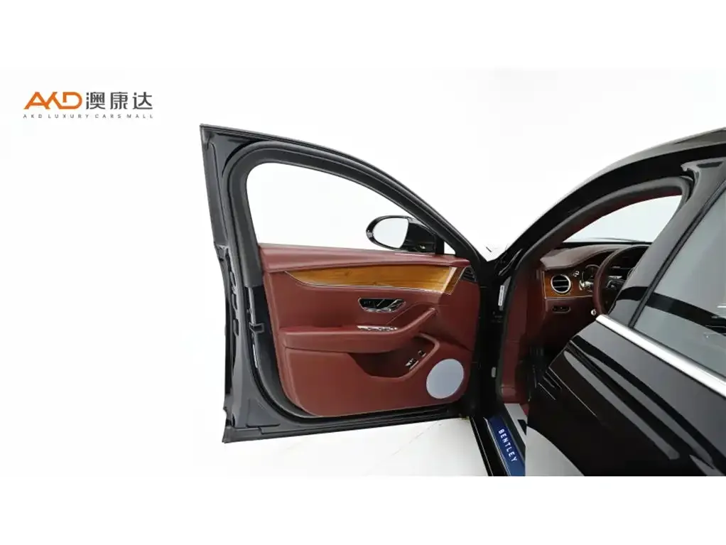 Bentley Flying Spur — фото 10