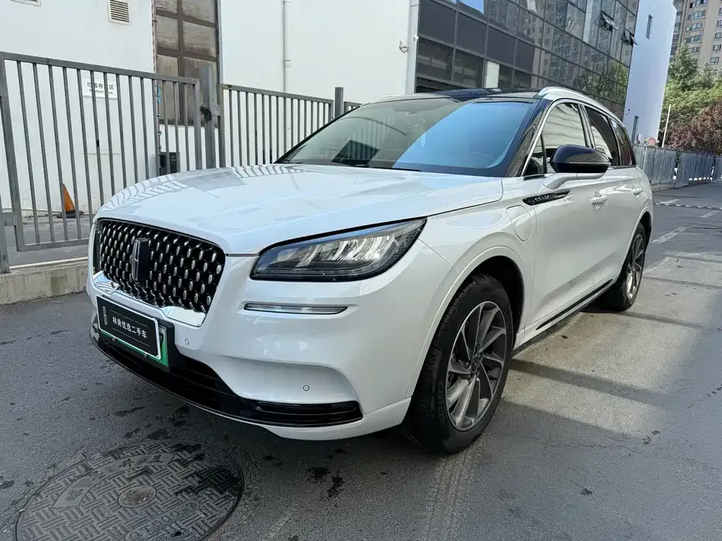Lincoln Corsair Hybrid — фото 1