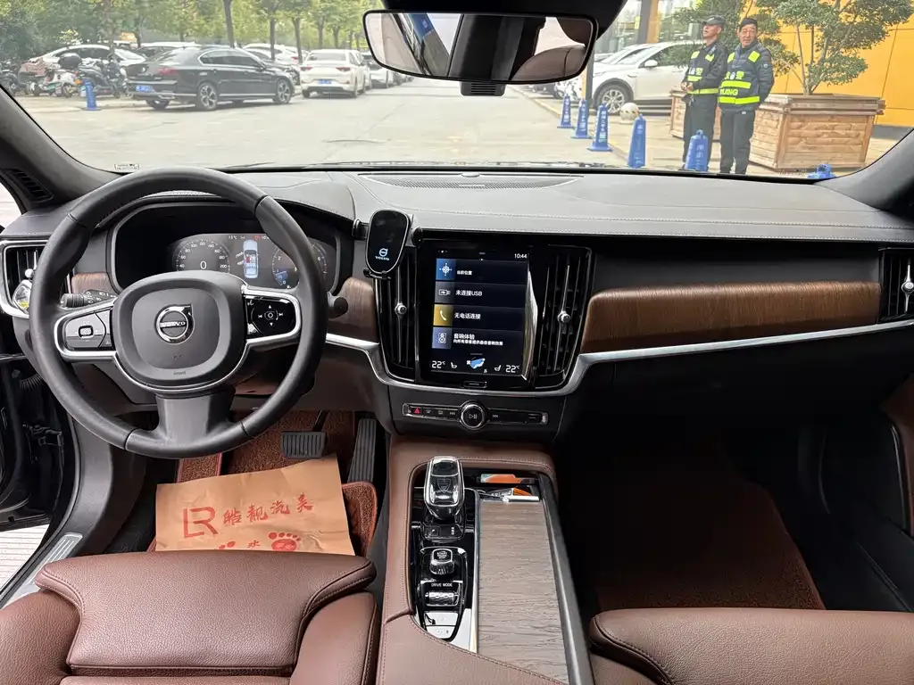 Volvo S90 — фото 10