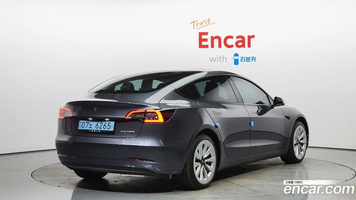 Tesla Model 3 — фото 2