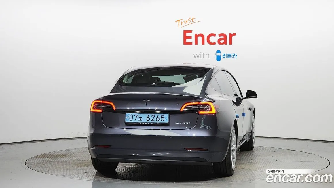 Tesla Model 3 — фото 4