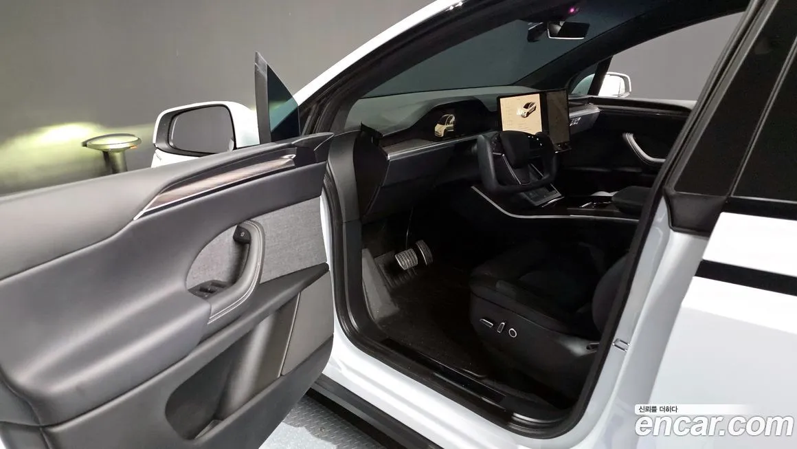 Tesla Model X — фото 10