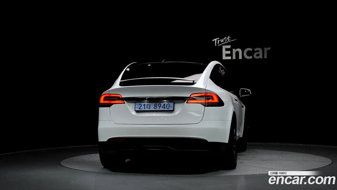 Tesla Model X — фото 4