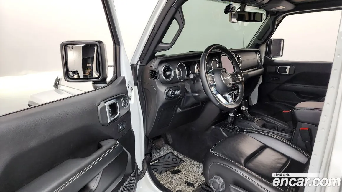 Jeep Wrangler — фото 10