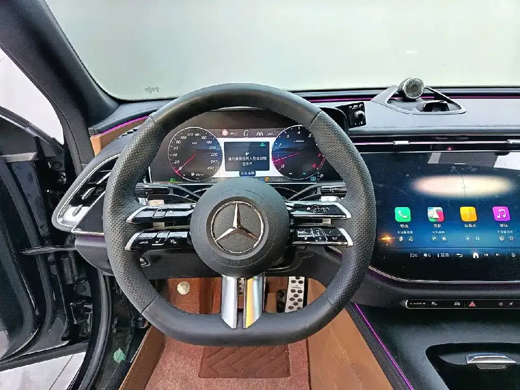 Mercedes-Benz E-Class — фото 7