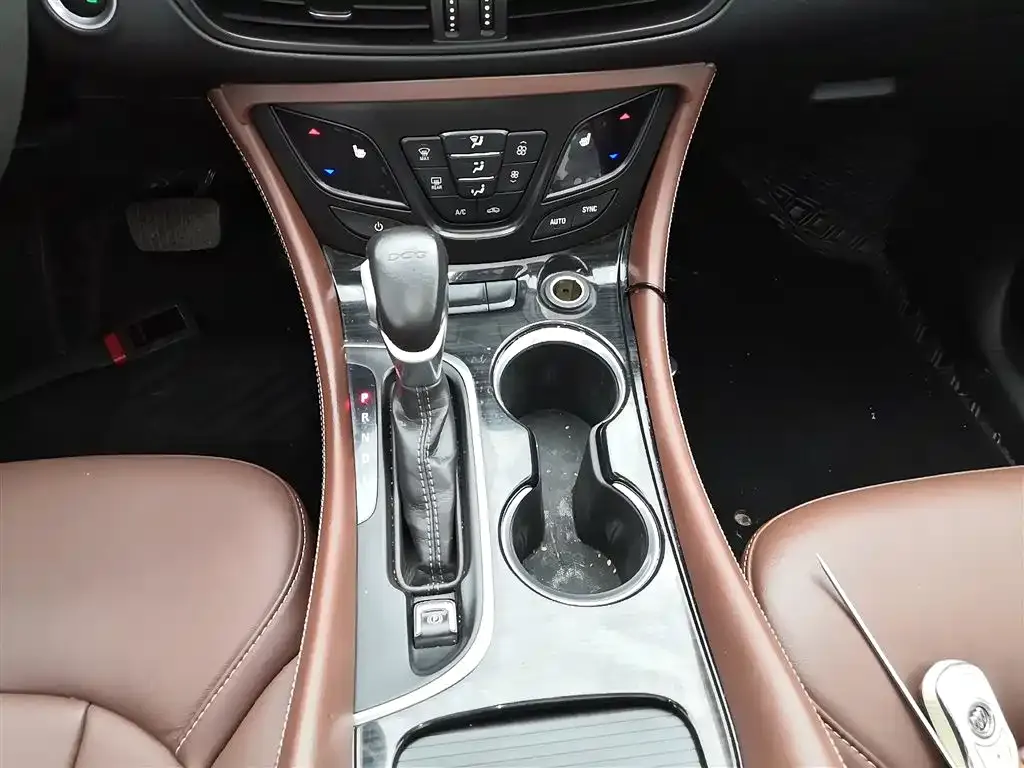 Buick Envision Plus — фото 6