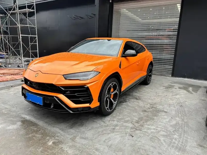 Lamborghini Urus — фото 1