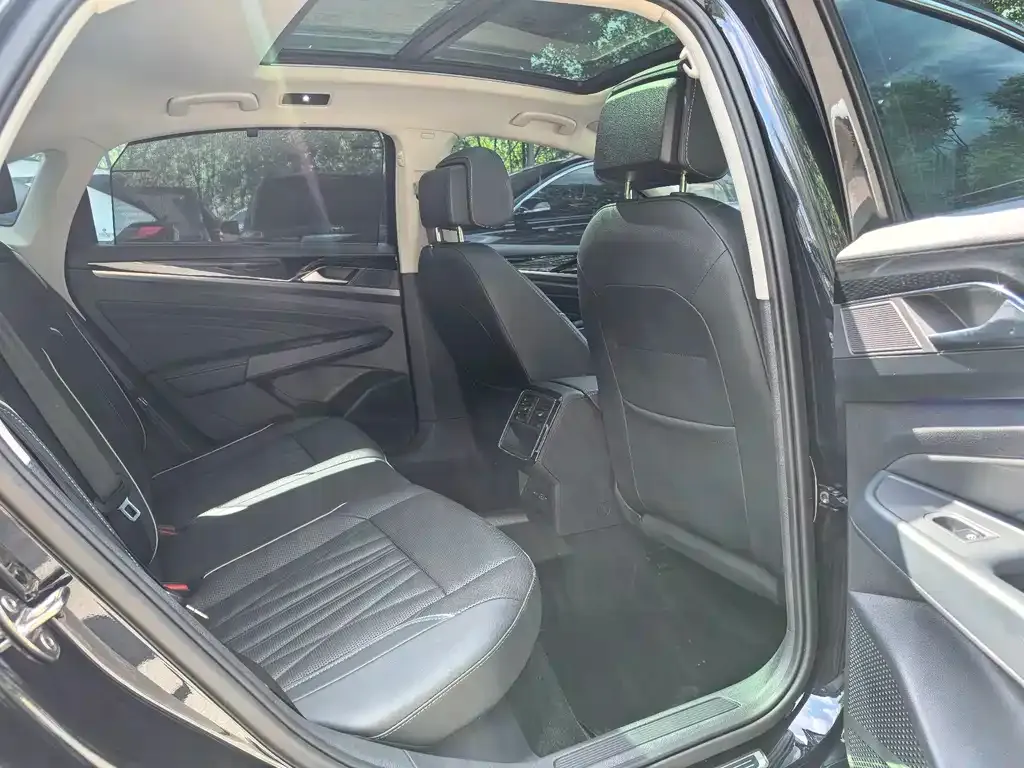 Volkswagen Passat — фото 6