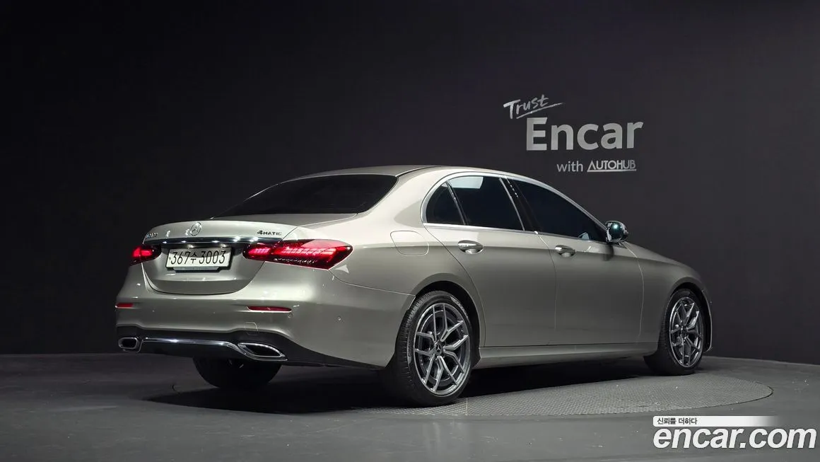 Mercedes-Benz E-Class — фото 2