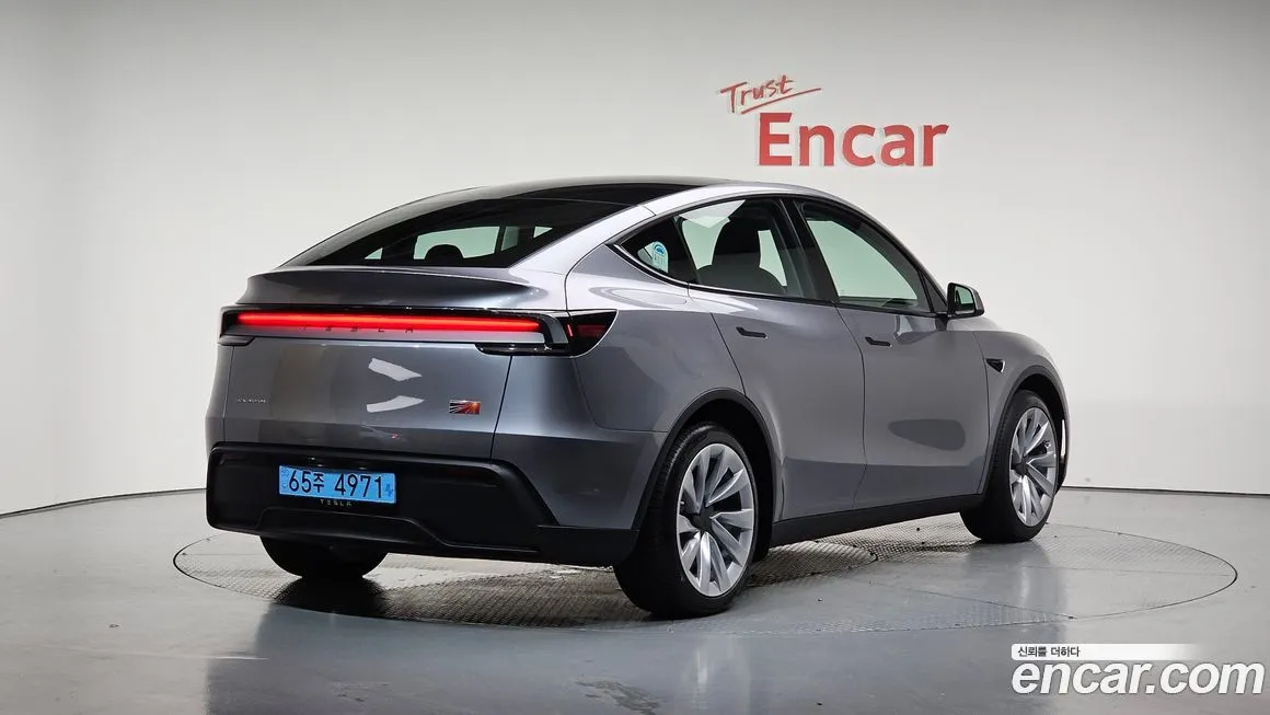 Tesla Model Y — фото 2