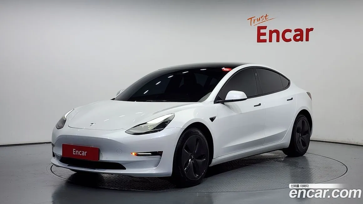 Tesla Model 3 — фото 1
