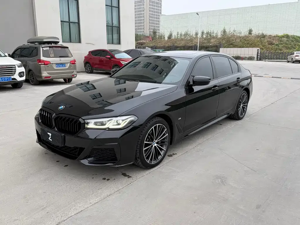 BMW 5 Series — фото 1