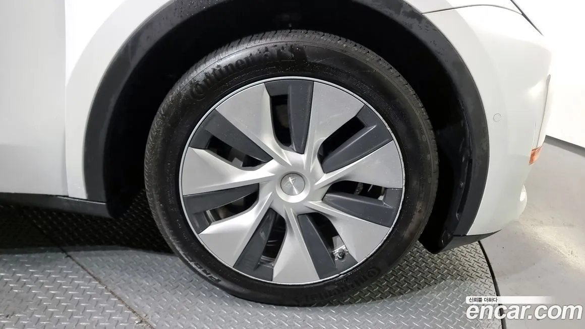 Tesla Model Y — фото 5