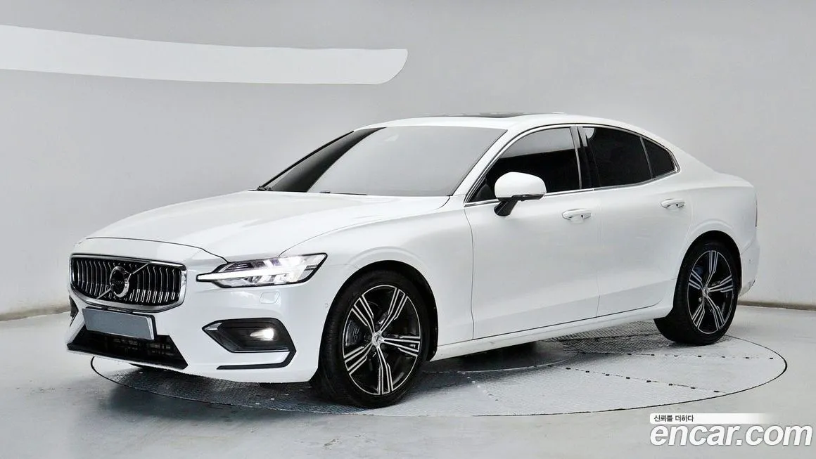 Volvo S60 — фото 1