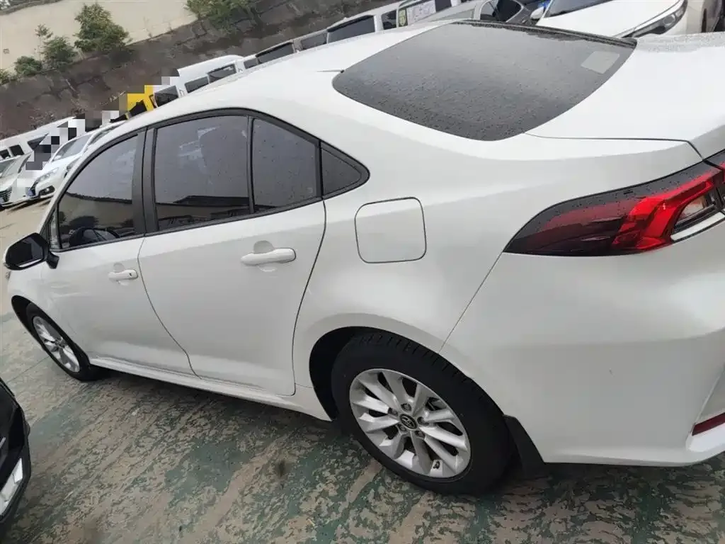 Toyota Corolla — фото 5
