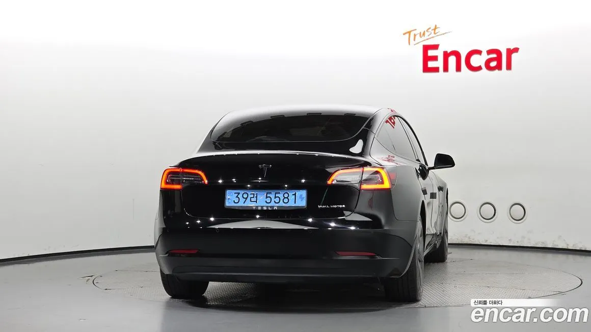 Tesla Model 3 — фото 4