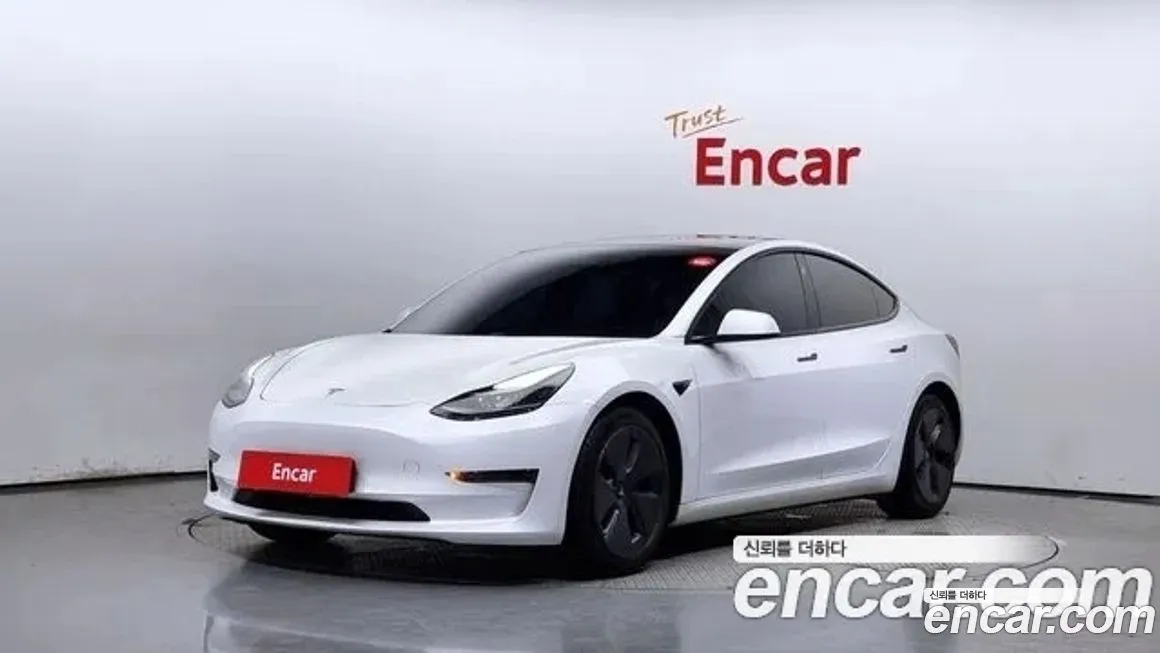 Tesla Model 3 — фото 1