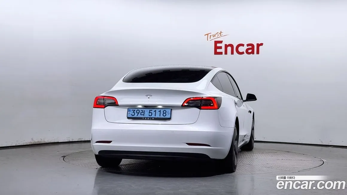 Tesla Model 3 — фото 4
